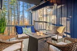 Backwoods Retreat Cozy Villa For Up To 18 with HotTub - Image 5