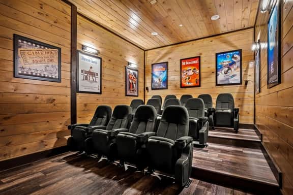 Majestic Pines Lodge - Image 2